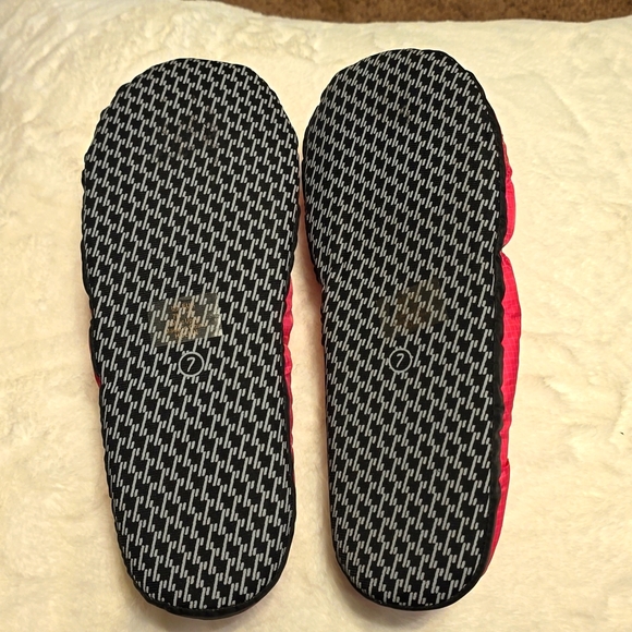 Slippers - Picture 2 of 3